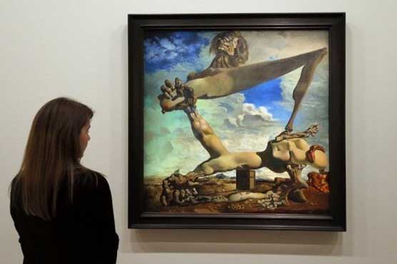 پیرس : مصور اور مجسمہ ساز سالوا ڈور ڈالی کے فن پاروں کی نمائش