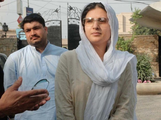 جوڑے آسمان پر بنتے ہیں ، شادی کی جلدی نہیں : ریشم