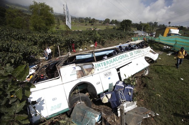 کولمبیا : بس حادثے میں 27 افراد ہلاک، 15 زخمی ہوگئے