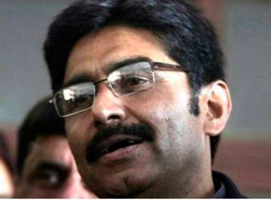 ابتدا میں وکٹیں لے کر جنید خان نے بھارتی بیٹنگ کی کمر توڑ دی ، میاں داد