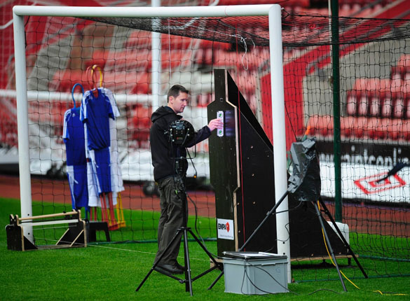 فٹ بال میچوں میں گول لائن ٹیکنالوجی پیسوں کا ضیاع ہے ، یوئیفا