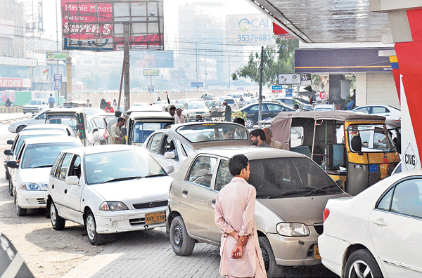 لاہور ، چھ روز بعد سی این جی بحال ، سٹیشنز پر گاڑیوں کی لمبی قطاریں