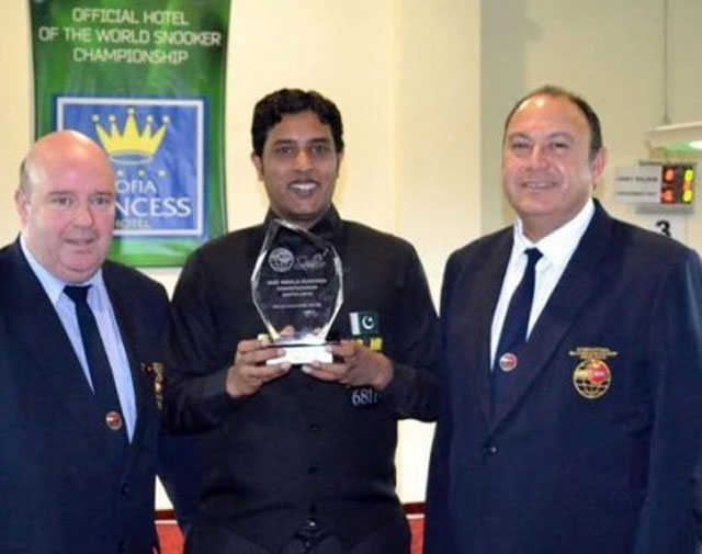اسنوکر کے عالمی چیمپین محمد آصف اپنے گھر پہنچ گئے