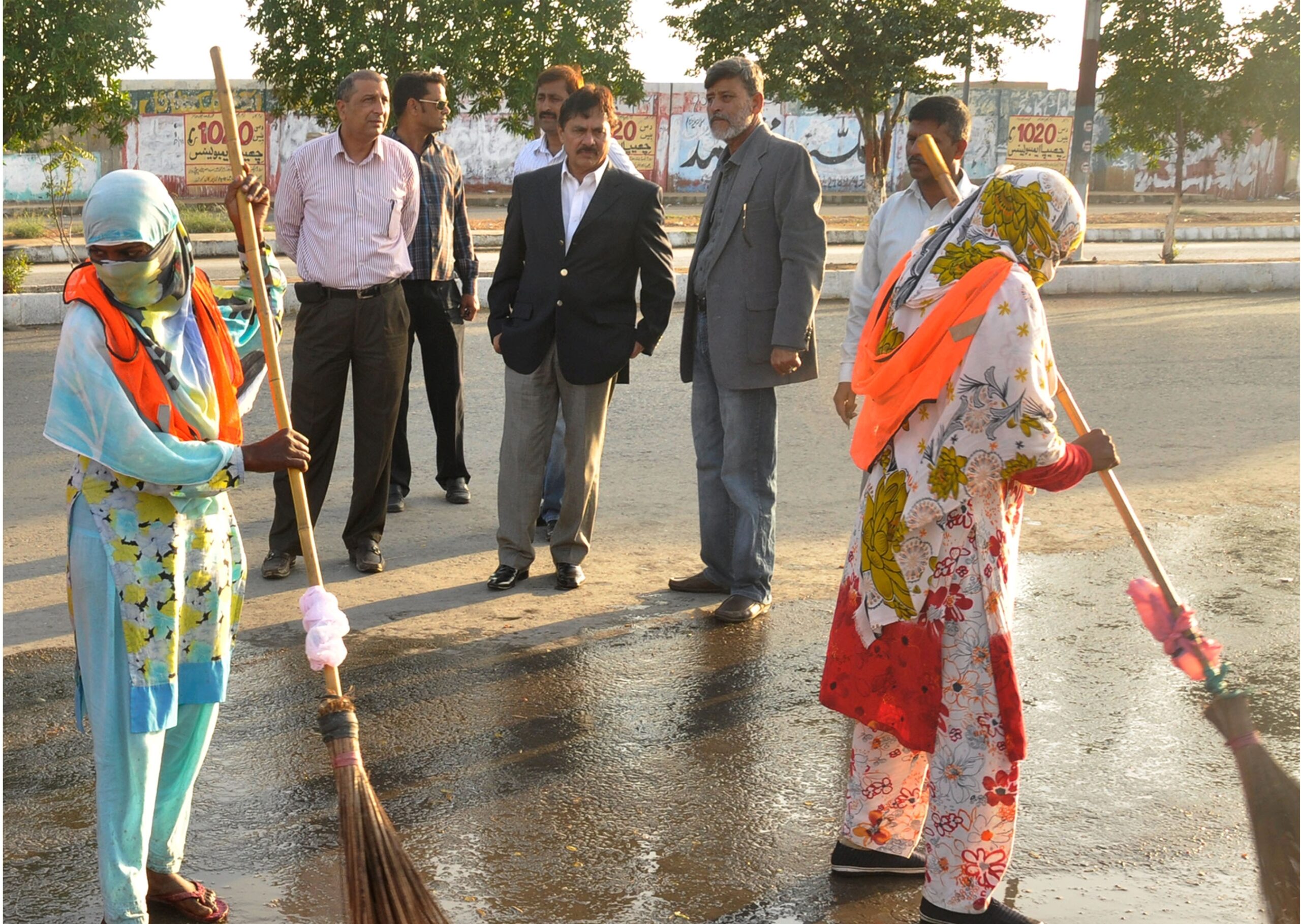 سمیع خان نے کورنگی کے نشیبی علاقوں میں صفائی ستھرائی سمیت دیگر سہولتوں کی فراہمی کے کاموں کا معائنہ کیا