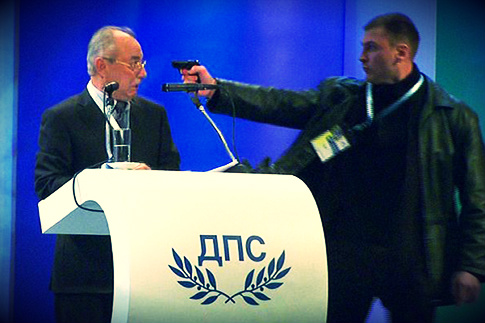 بلغاریہ : مسلح شخص کی سیاسی تقریب میں پارٹی سربراہ کو گولی مارنے کی کوشش