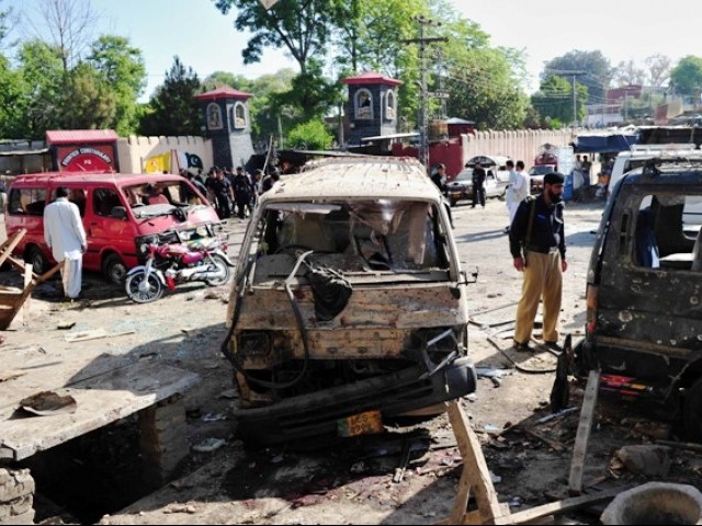 چارسدہ : موٹر وے انٹرچینج کے قریب دھماکا