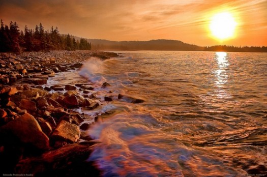 نئے سال کا پہلا سورج مکمل آب و تاب کے ساتھ طلوع