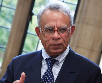 دو عہدے کیس : آئین کے مطابق صدر عدالت کو جوابدہ نہیں : صدارتی وکیل