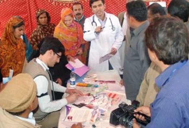 ینگ ڈاکٹرز کا آوٹ ڈور کے باہر طبی کیمپ آٹھویں روز میں داخل