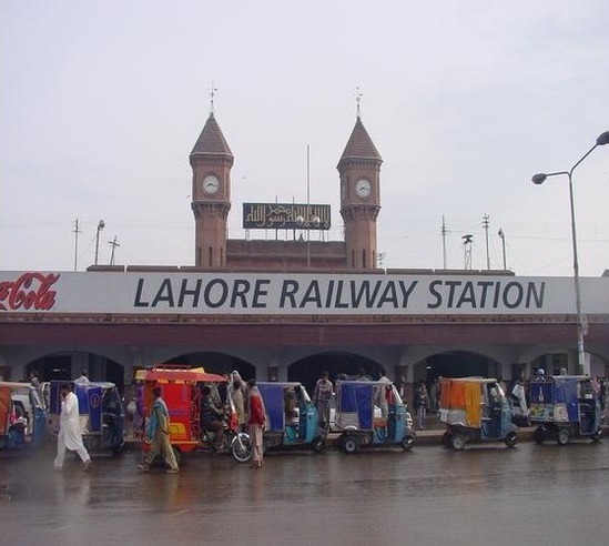 لاہور اور راولپنڈی کے درمیان 8 ریل کاروں کا ٹھیکہ پراکس کو مل گیا