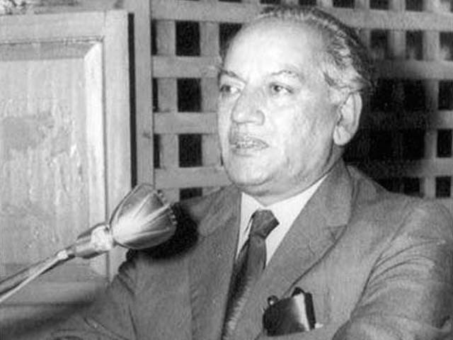 اردو کے عہد ساز شاعر فیض احمد فیض کی 102 ویں سالگرہ آج منائی جا رہی ہے