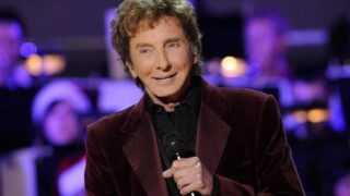 Singer Barry Manilow