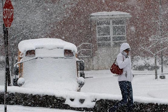 شکاگو میں برفباری سے نظام زندگی مفلوج،127پروازیں منسوخ
