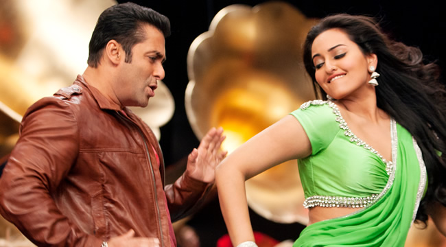 فلم ہمت والا کا آئٹم سونگ : سوناکشی پرانے انداز میں