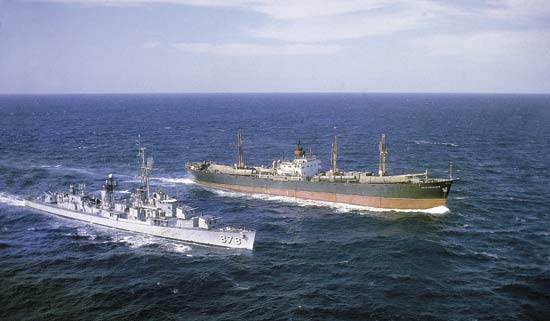 امریکا نے خلیج فارس سے اپنا بحری بیڑا واپس بلالیا