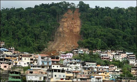 برازیل : سیلاب اور مٹی کے تودے گرنے سے 16 افراد ہلاک