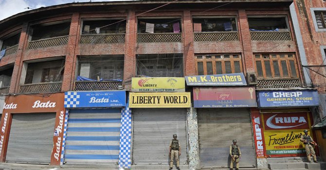 افضل گرو کی میت ورثا کے حوالے نہ کرنے پر مقبوضہ کشمیر میں ہڑتال