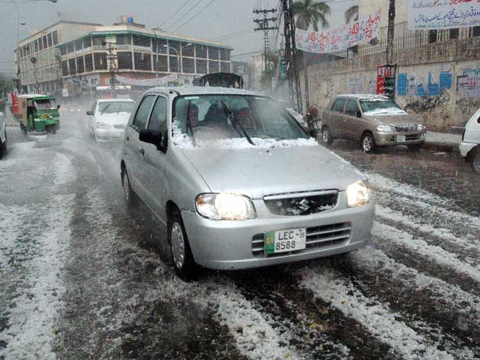 پنجاب کے مختلف علاقوں میں بارش،موسم خوشگوار ہوگیا