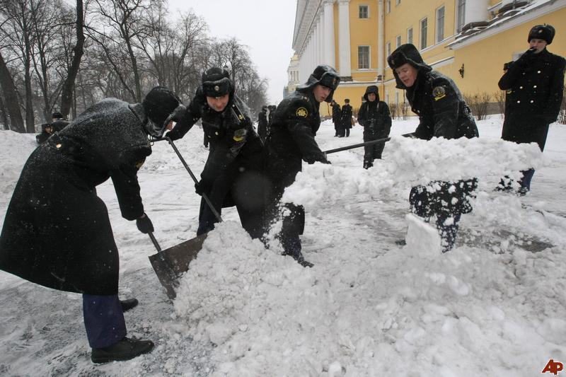 روس میں برف کا شدید طوفان، جزیرہ سخالین میں معمولات زندگی متاثر