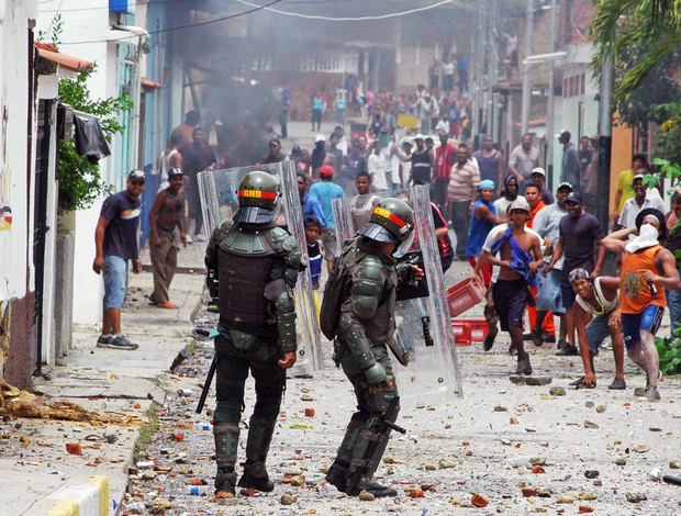 وینزویلا میں آئندہ ماہ انتخابات سے قبل ہنگامے