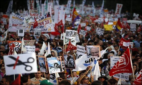 یورپ میں اقتصادی بحران کئی ملکوں کو اپنی لپیٹ میں لے رہا ہے