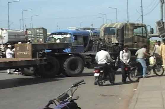 کراچی : لیاری میں 3 نوجوانوں کا قتل، علاقہ مکینوں کا احتجاج جاری