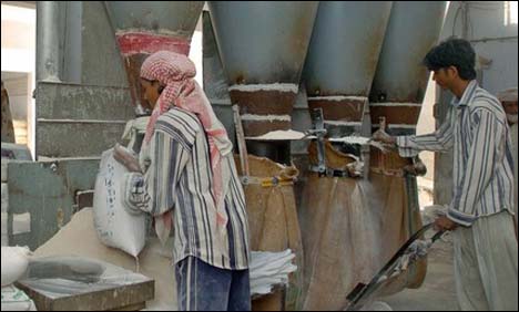 کراچی: گندم کی قیمت میں 3 اور آٹے کی قیمت میں 2 روپے کمی