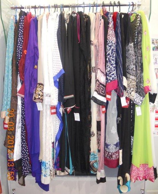 متحدہ عرب امارات میں پاکستانی کپڑا تیار شدہ ملبوسات کڑھائی والے ڈیزائن دار خواتین کے جدید لباس،