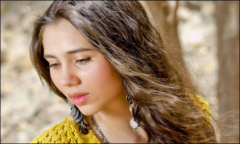 سلمی آغا کی بیٹی ساشا کی پہلی فلم اور نگزیب کا گانا ریلیز