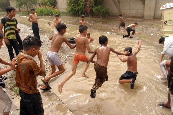ملک کے بیشتر علاقوں میں موسم گرم اور خشک رہنے کا امکان