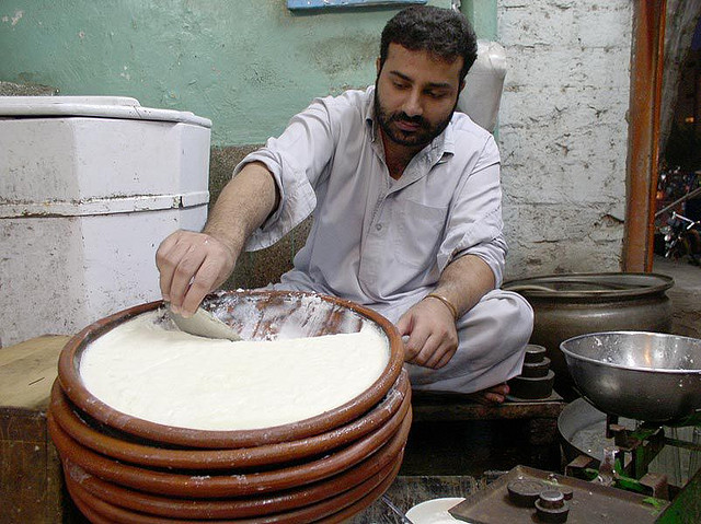 کراچی : ایک کلو دہی کی قیمت ایک ڈالر کے مساوی