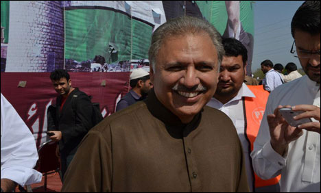 غیرحتمی، غیرسرکاری نتائج، این اے 250 سے پی ٹی آئی کے عارف علوی کامیاب