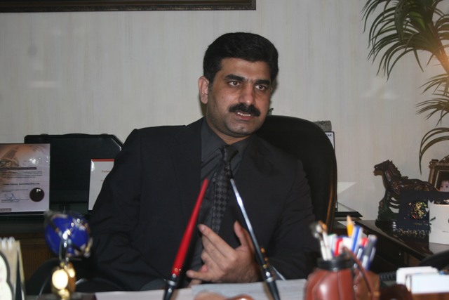 فیوچر کنسرن کے مالک ملک عاصم ، اہلیہ کے ریڈ وارنٹ جاری