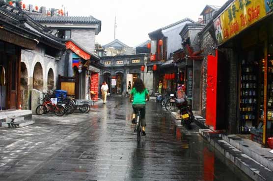 چین : بارشوں سے نطام زندگی مفلوج ، ہزاروں لوگ بے گھر