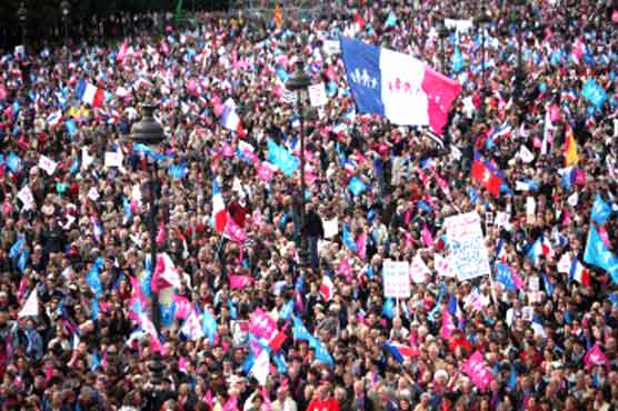 فرانس،ڈیڑھ لاکھ افراد کا ہم جنس پرستی کے قانون کیخلاف احتجاجی مظاہرہ