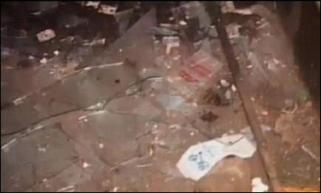 کراچی : لانڈھی میں ھسپتال چورنگی کے قریب کریکر حملہ، 3افراد زخمی