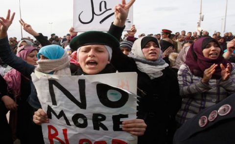 لیبیا کے شہر بن غازی میں بم دھماکے کیخلاف مظاہرہ