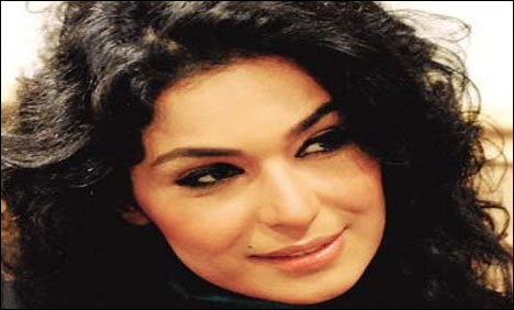 اداکارہ میرا نے عمران خان کی عیادت کیلئے ھسپتال پہنچ گئیں