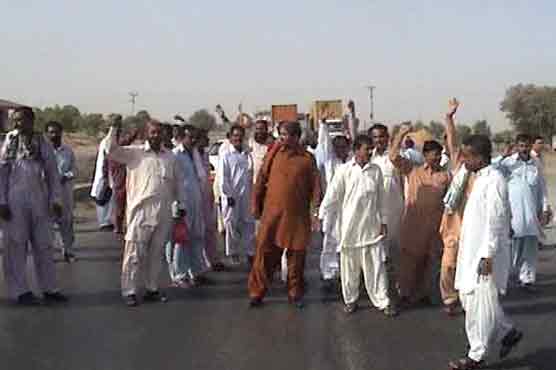 دولت پور،پولیس کے ناروا سلوک کے خلاف انتخابی عملے کا احتجاجی دھرنا