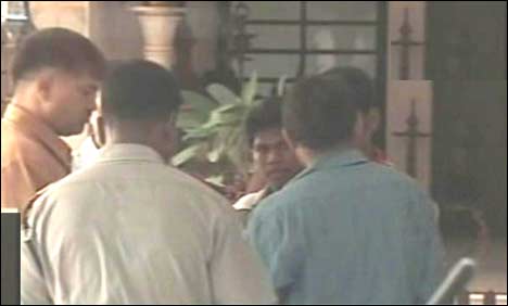 ممبئی پولیس بھارتی کرکٹ بورڈ کے صدر کے داماد کے گھر پہنچ گئی