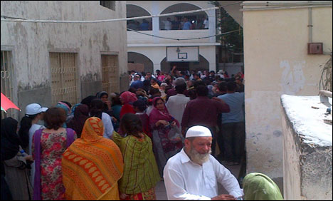 این اے 250،43  پولنگ اسٹیشنز میں پولنگ کل ہو گی،تیاریاں مکمل