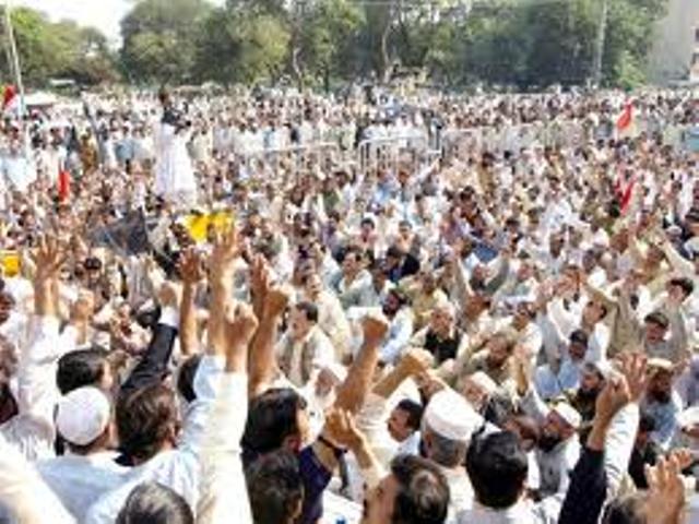 2روز سے بجلی کی عدم فراہمی کیخلاف شاہراہ فیصل پر احتجاج