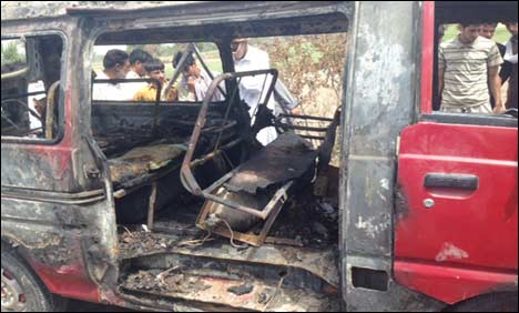 گجرات میں کل ہونے والے سانحے کے بعد آج بھی فضا سوگوار