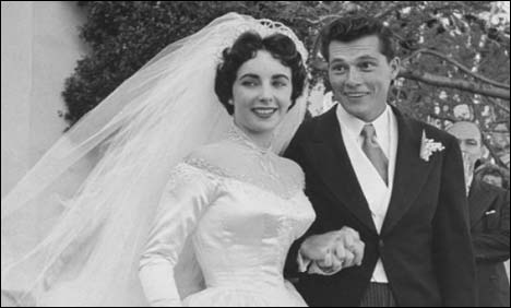 ایلز بتھ ٹیلر کی پہلی شادی کا عروسی جوڑا سوا لاکھ پاونڈ میں فروخت