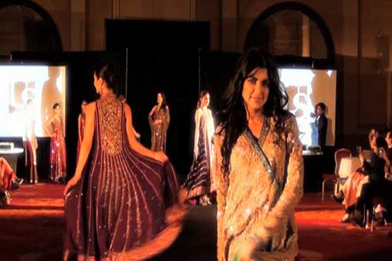 نیوجرسی میں فیشن شو، پاکستانی ماڈلز کی دلفریب ادائیں