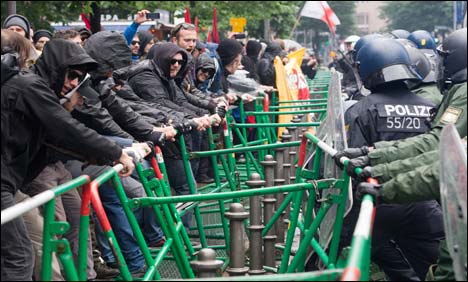 جرمنی میں سرمایہ دارانہ نظام کے خلاف ہزاروں افراد سڑکوں پر آگئے