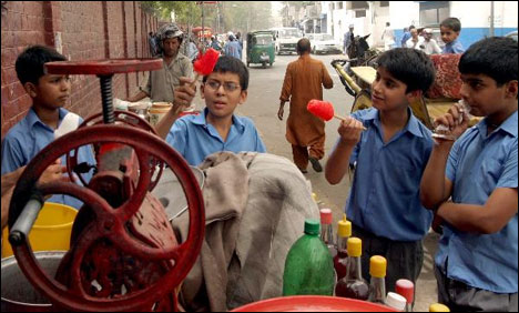 ملک کے طول عرض میں گرمی کا راج ، سورج نکلتے ہی پارہ پھر بڑھ گیا
