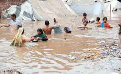 جھنگ: بارش نے تباہی مچادی، مکانات زیر آب