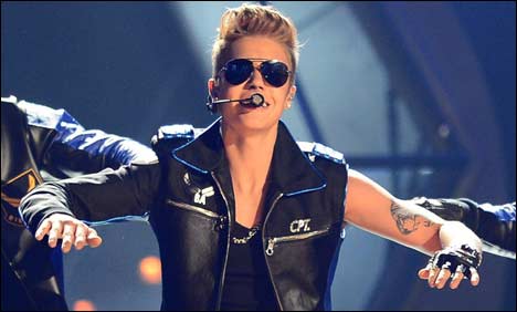 معروف پاپ سنگر جسٹن بائبر نے خلا کا ٹکٹ لے لیا