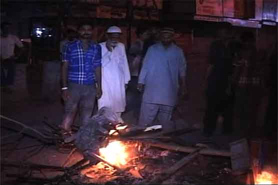 کراچی، لیاقت میں بجلی کی طویل بندش کیخلاف علاقہ مکینوں کا احتجاج